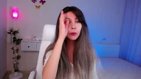 Snapshot of wendifoster chatting on 11.10.25 Wendi Foster online show from 11.10.25