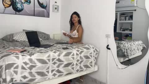 Snapshot of wendy_and_alex1712 chatting on 10.17.25 Wendy Alex online show from 10.17.25