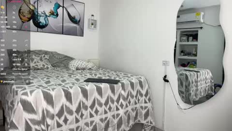 Snapshot of wendy_and_alex1712 chatting on 10.20.25 Wendy Alex online show from 10.20.25