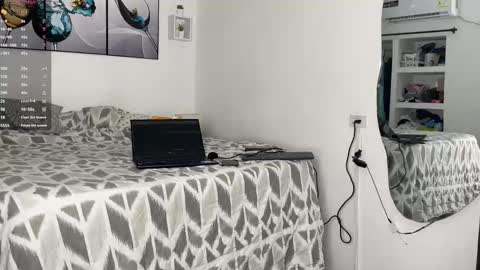 Snapshot of wendy_and_alex1712 chatting on 10.31.25 Wendy Alex online show from 10.31.25