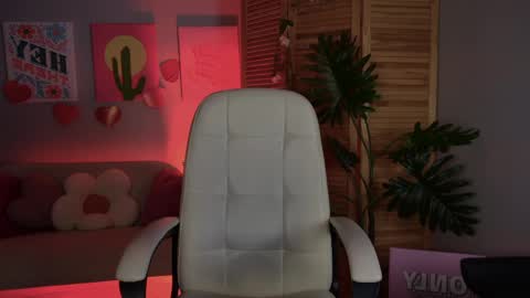 Snapshot of wesleegray chatting on 05.12.26 little girl who is always rightLisa online show from 05.12.26