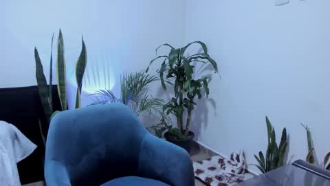 Snapshot of west_ta chatting on 09.22.25 tatty online show from 09.22.25