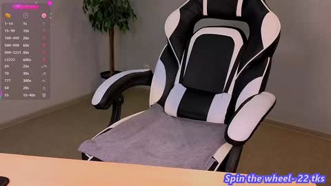 Molly online show from 02.03.25