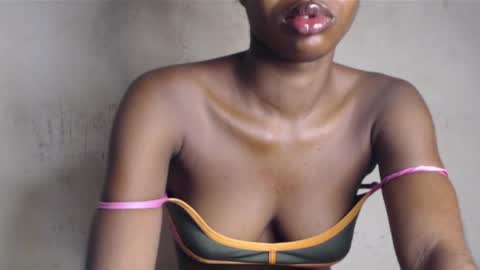 Snapshot of wet_pussy200 chatting on 05.20.26 Bella online show from 05.20.26