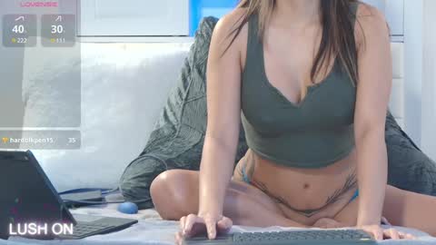 Snapshot of wet_pussyasian chatting on 12.13.24 WetPussyAsian online show from 12.13.24