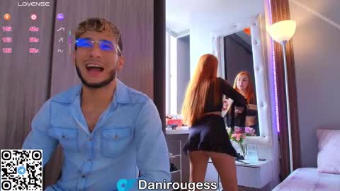 Snapshot of wetbubble chatting on 10.20.25 Mia and Dylan online show from 10.20.25