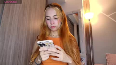 Snapshot of wetbubble chatting on 11.09.25 Mia and Dylan online show from 11.09.25