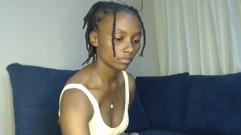 Snapshot of wetfreakym chatting on 04.26.26 Bella online show from 04.26.26
