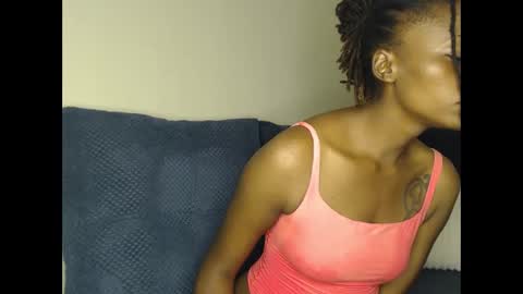 Snapshot of wetfreakym chatting on 06.02.26 Bella online show from 06.02.26