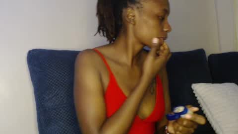 Snapshot of wetfreakym chatting on 07.05.26 Bella online show from 07.05.26