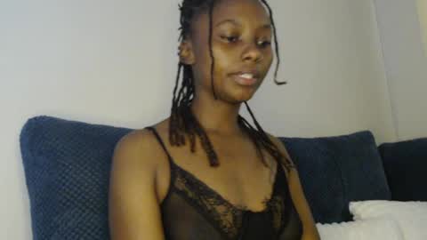 Snapshot of wetfreakym chatting on 07.08.26 Bella online show from 07.08.26