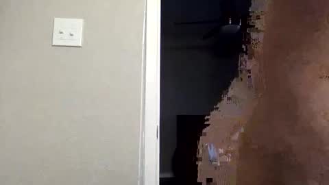 Snapshot of wetkyliecreams chatting on 11.06.25 Kylie online show from 11.06.25