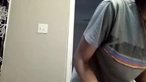 Snapshot of wetkyliecreams chatting on 11.09.25 Kylie online show from 11.09.25