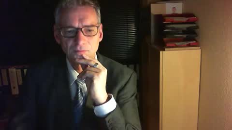 Snapshot of wetsuitedman chatting on 11.13.25 Franz online show from 11.13.25