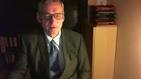 Snapshot of wetsuitedman chatting on 11.16.25 Franz online show from 11.16.25