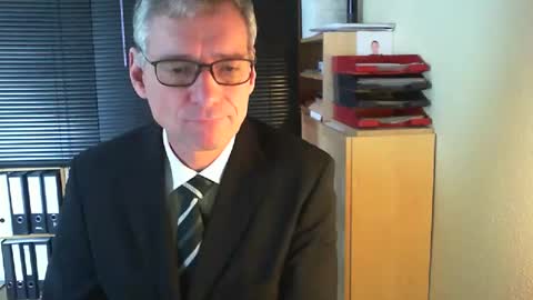 Snapshot of wetsuitedman chatting on 11.21.25 Franz online show from 11.21.25