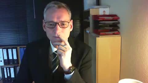 Snapshot of wetsuitedman chatting on 11.27.25 Franz online show from 11.27.25