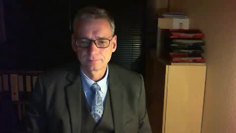 Snapshot of wetsuitedman chatting on 12.05.25 Franz online show from 12.05.25