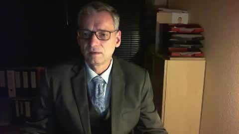Snapshot of wetsuitedman chatting on 12.22.25 Franz online show from 12.22.25