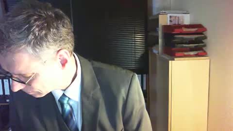 Snapshot of wetsuitedman chatting on 02.23.26 Franz online show from 02.23.26