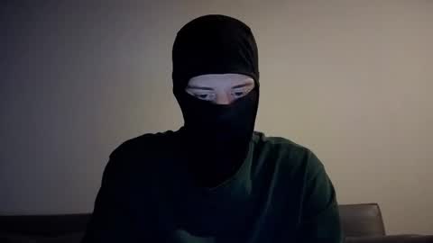 whispero_o online show from 10.30.25