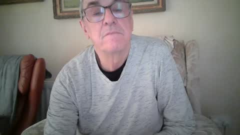 Snapshot of whitebriefs009 chatting on 05.14.26 whitebriefs009 online show from 05.14.26
