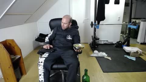 Snapshot of whiterabbit_86 chatting on 12.14.24 whiterabbit_86 online show from 12.14.24