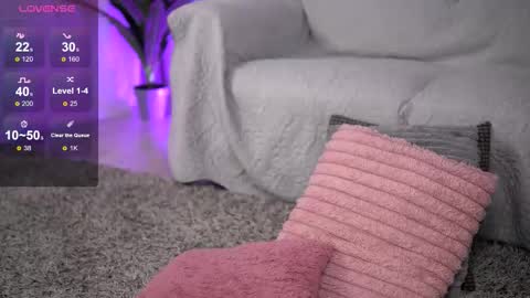 Snapshot of whitneyandrews chatting on 10.14.25 whitneyandrews online show from 10.14.25