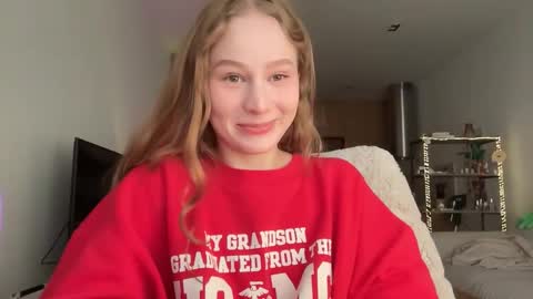 Snapshot of whoisalisa chatting on 10.01.25 Alisa online show from 10.01.25