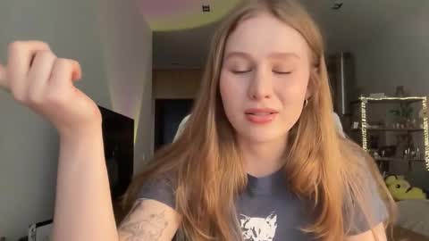 Snapshot of whoisalisa chatting on 10.14.25 Alisa online show from 10.14.25