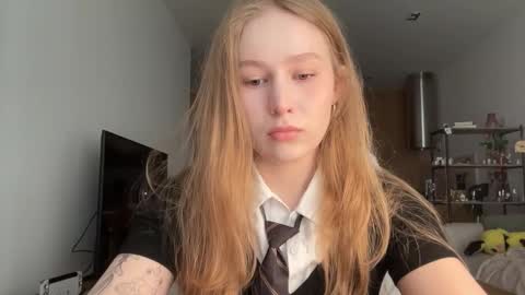 Snapshot of whoisalisa chatting on 10.17.25 Alisa online show from 10.17.25