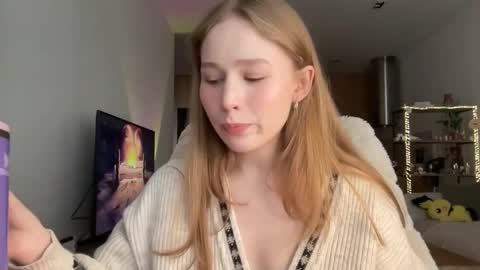 Snapshot of whoisalisa chatting on 10.22.25 Alisa online show from 10.22.25