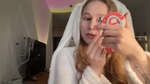 Snapshot of whoisalisa chatting on 10.29.25 Alisa online show from 10.29.25