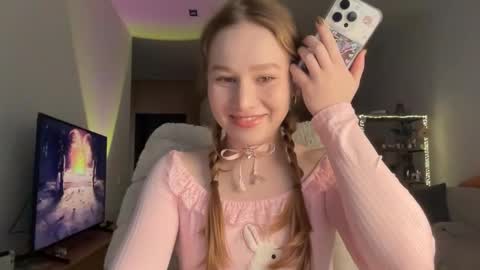 Snapshot of whoisalisa chatting on 11.04.25 Alisa online show from 11.04.25