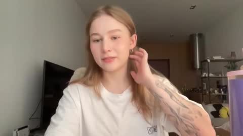 Snapshot of whoisalisa chatting on 11.10.25 Alisa online show from 11.10.25