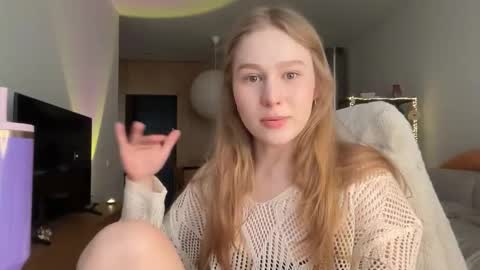 Snapshot of whoisalisa chatting on 11.13.25 Alisa online show from 11.13.25