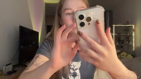 Snapshot of whoisalisa chatting on 11.15.25 Alisa online show from 11.15.25