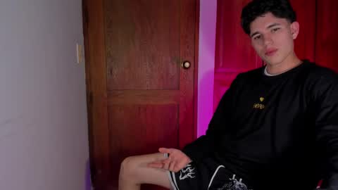 whos_he online show from 01.11.26