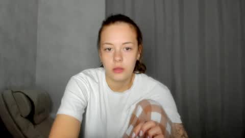 Snapshot of why_again_me chatting on 04.19.26 Veronica online show from 04.19.26