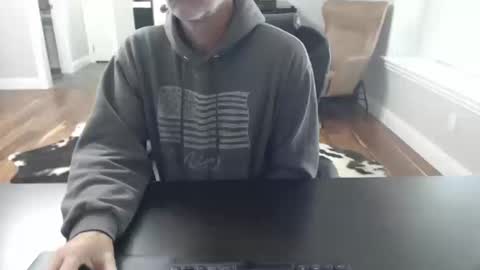 Snapshot of whyjonnie chatting on 10.20.25 Why Jonnie online show from 10.20.25