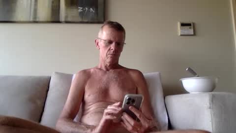 Snapshot of whynotfly1 chatting on 10.28.25 whynotfly1 online show from 10.28.25