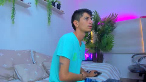 Snapshot of wickedboy_twink chatting on 10.26.25 JAISON online show from 10.26.25