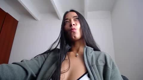 Ilauren online show from 11.25.25