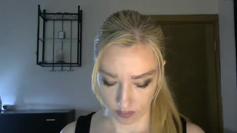 Snapshot of wild_silk_desire chatting on 01.23.25 Alina online show from 01.23.25