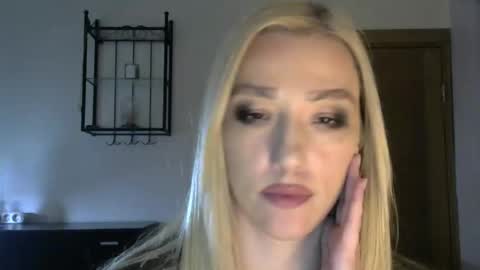 Snapshot of wild_silk_desire chatting on 01.25.25 Alina online show from 01.25.25