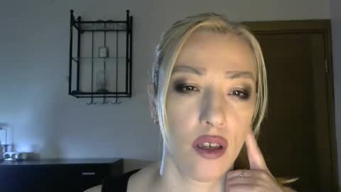 Snapshot of wild_silk_desire chatting on 01.27.25 Alina online show from 01.27.25