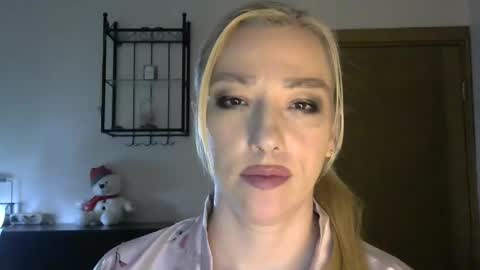 Snapshot of wild_silk_desire chatting on 02.02.25 Alina online show from 02.02.25