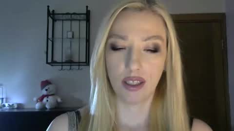 Snapshot of wild_silk_desire chatting on 02.05.25 Alina online show from 02.05.25