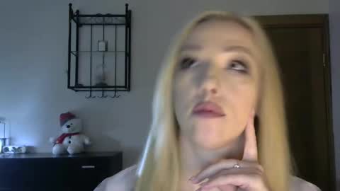 Snapshot of wild_silk_desire chatting on 02.05.25 Alina online show from 02.05.25