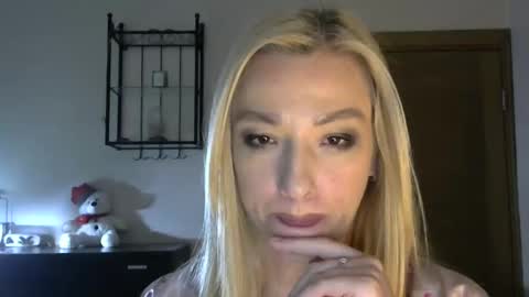 Snapshot of wild_silk_desire chatting on 02.09.25 Alina online show from 02.09.25